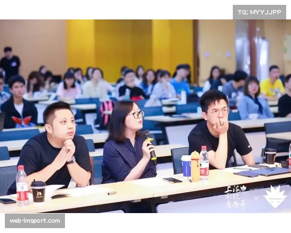 环意自行车赛落幕,比利时车手埃菲内普尔穿上象征总冠军的粉色领骑衫 环意自行车赛落幕,比利时车手埃菲内普尔穿上象征总冠军的粉色领骑衫